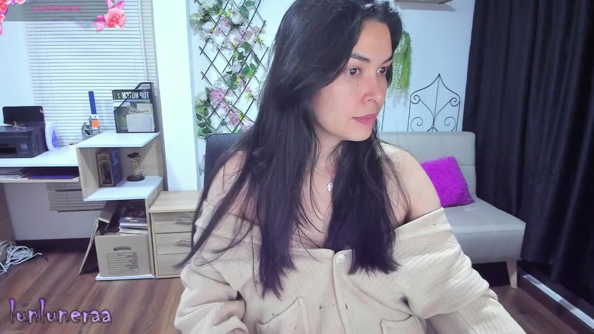 Gallery image thumbnail from LunaLuneraa's myfreecams stream on, 05/16/2025, 09:32 image 20 of 20