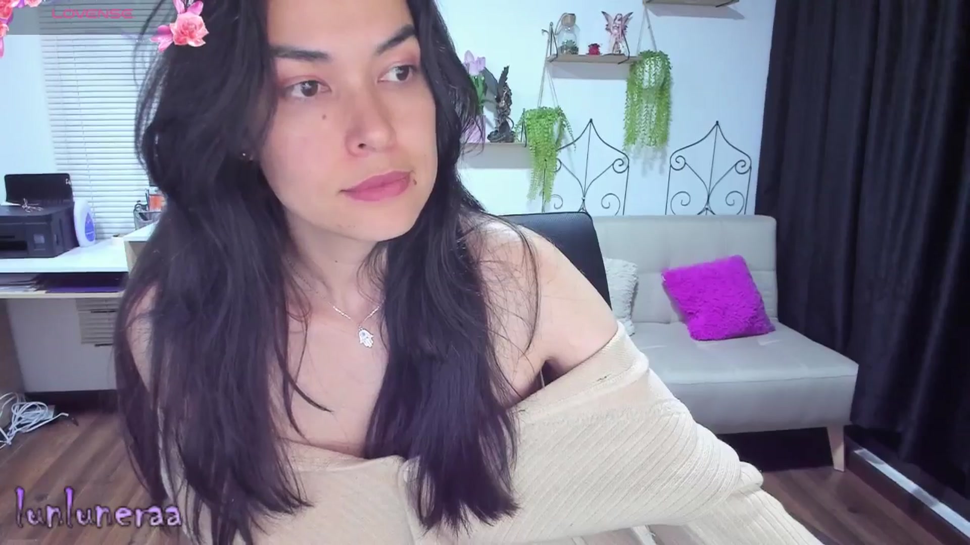 Gallery image thumbnail from LunaLuneraa's myfreecams stream on, 05/16/2025, 09:32 image 18 of 20