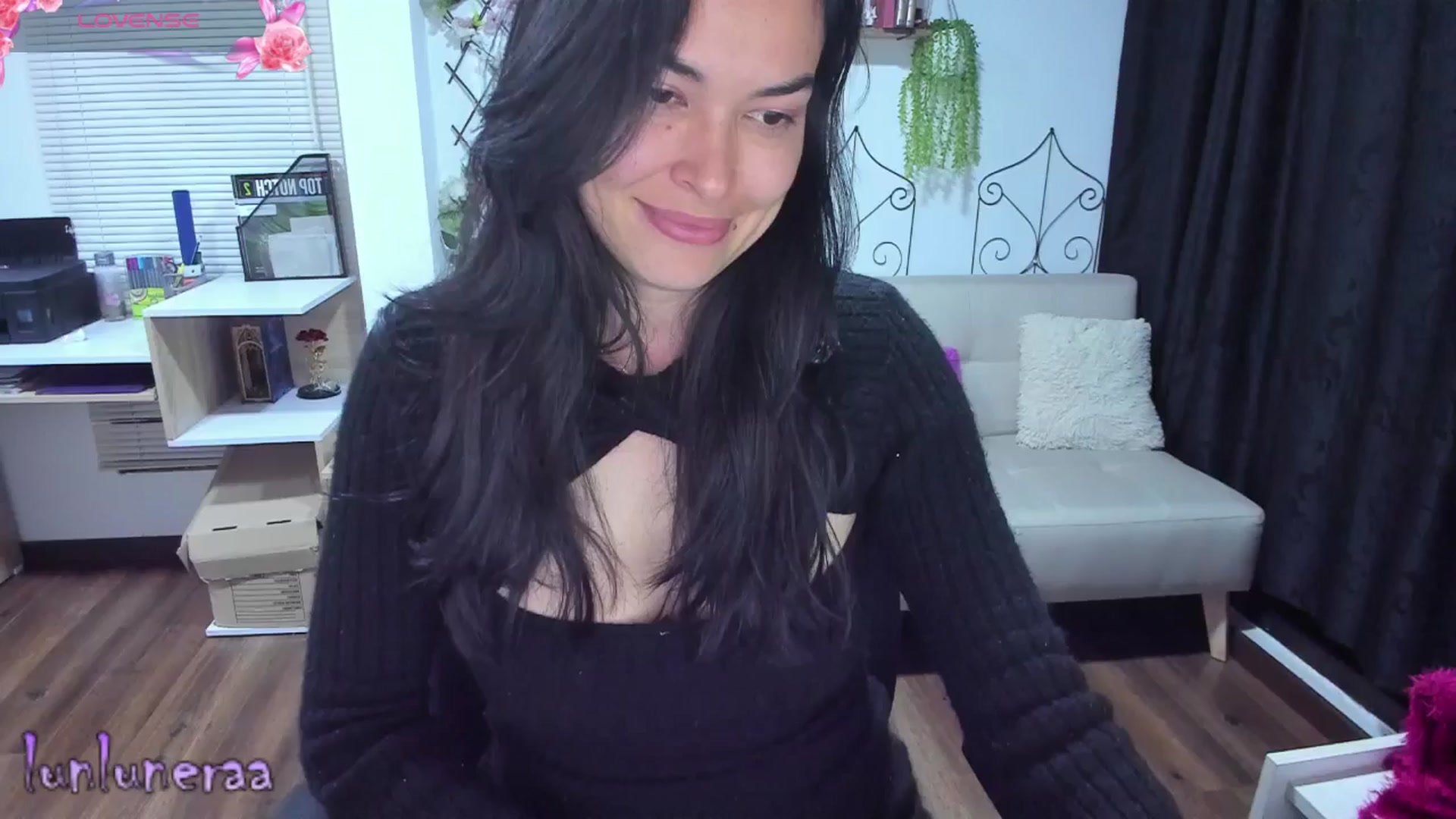 Gallery image thumbnail from LunaLuneraa's myfreecams stream on, 06/10/2025, 07:47 image 1 of 20