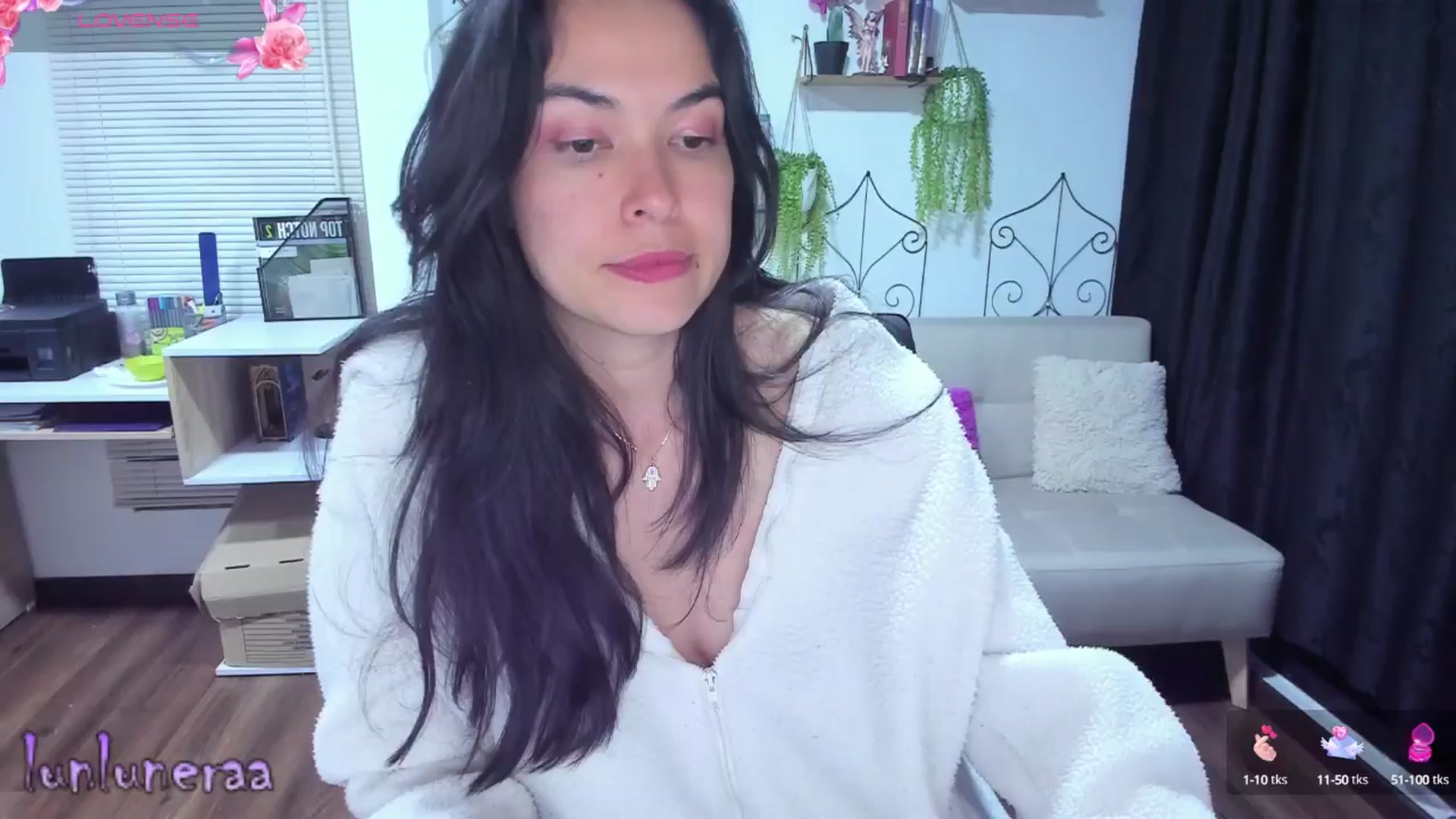 Gallery image thumbnail from LunaLuneraa's myfreecams stream on, 06/11/2025, 08:42 image 16 of 20