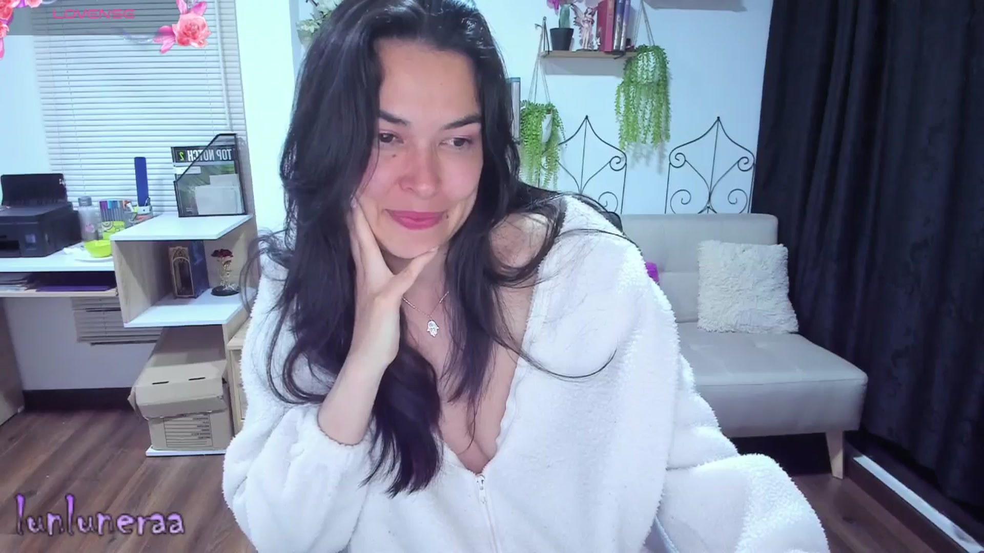 Gallery image thumbnail from LunaLuneraa's myfreecams stream on, 06/11/2025, 08:42 image 19 of 20