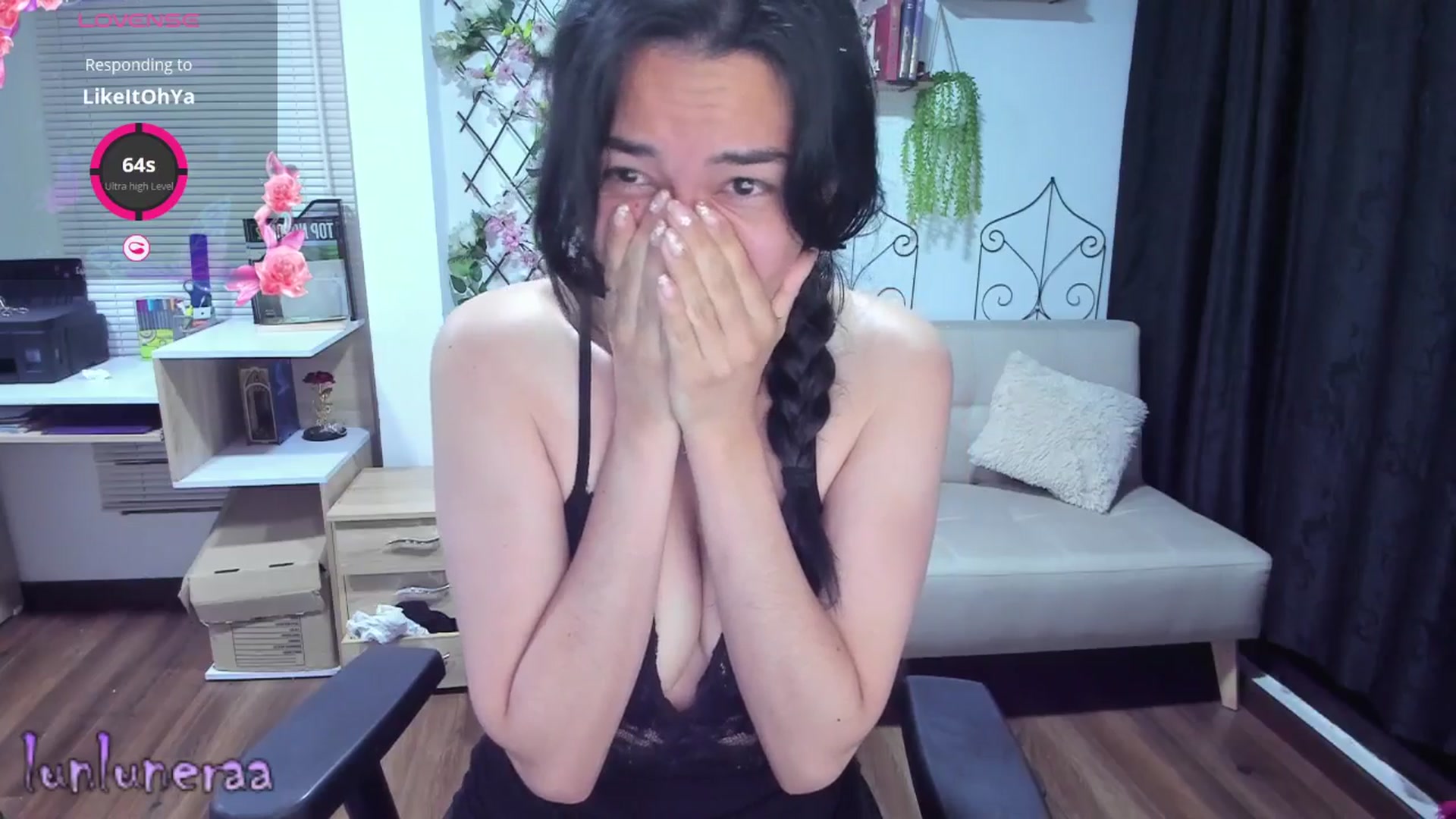 Gallery image thumbnail from LunaLuneraa's myfreecams stream on, 06/15/2025, 08:54 image 20 of 20