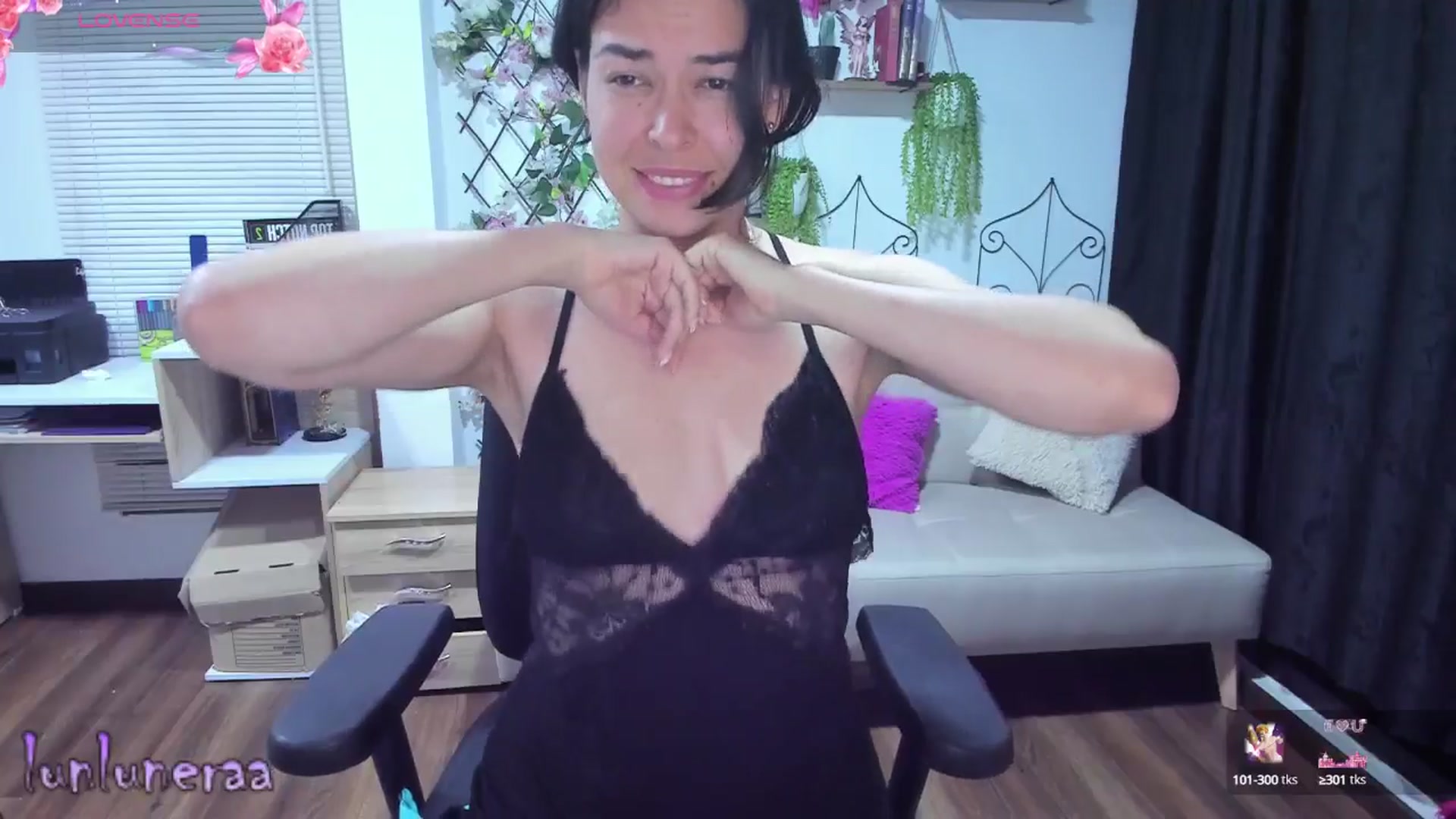 Gallery image thumbnail from LunaLuneraa's myfreecams stream on, 06/15/2025, 08:54 image 13 of 20