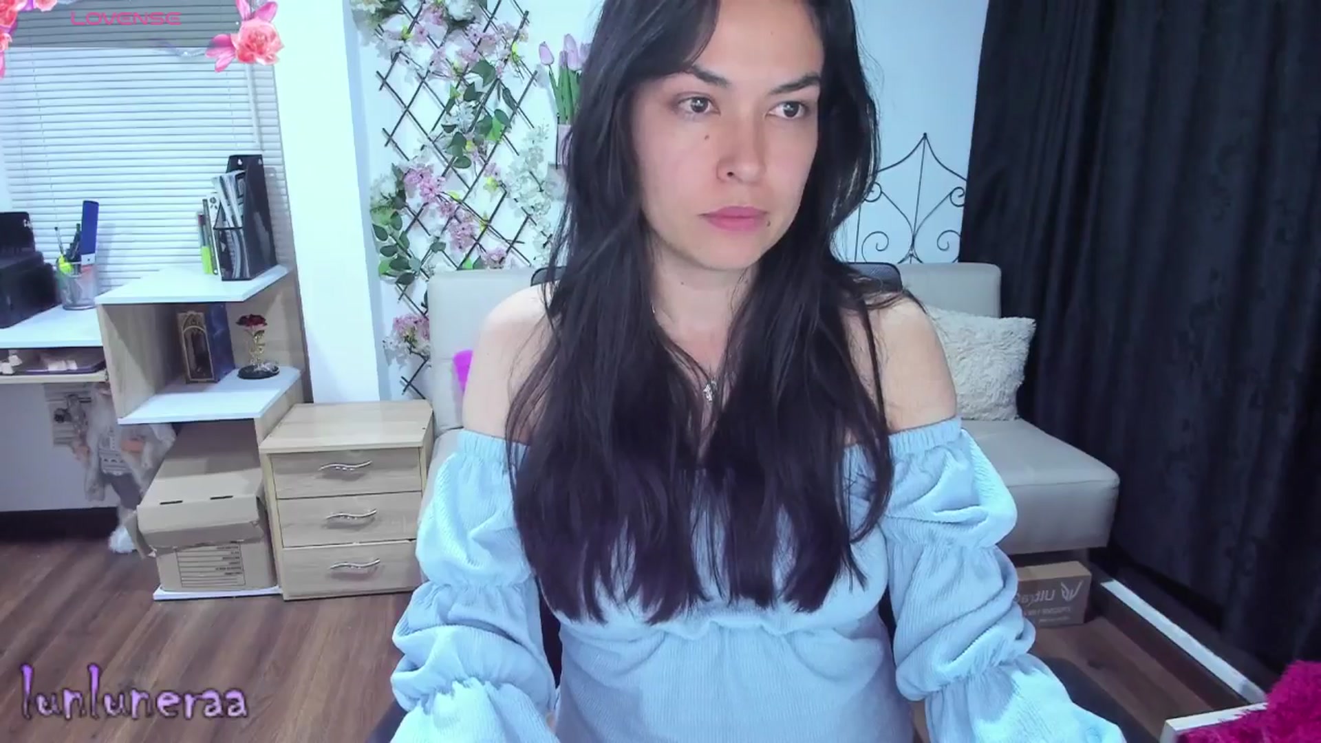 Gallery image thumbnail from LunaLuneraa's myfreecams stream on, 06/24/2025, 09:11 image 19 of 20