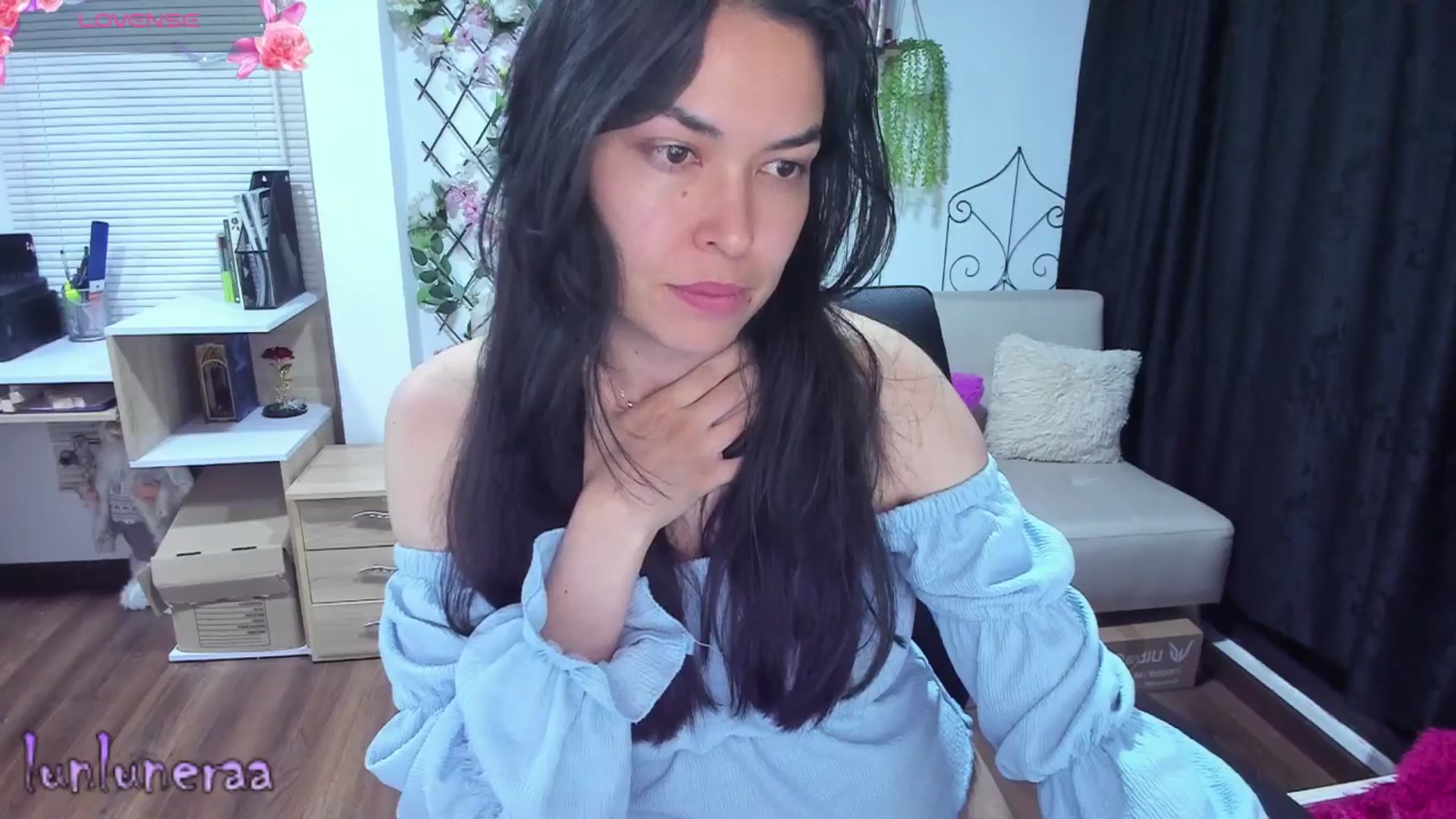 Gallery image thumbnail from LunaLuneraa's myfreecams stream on, 06/24/2025, 09:11 image 16 of 20