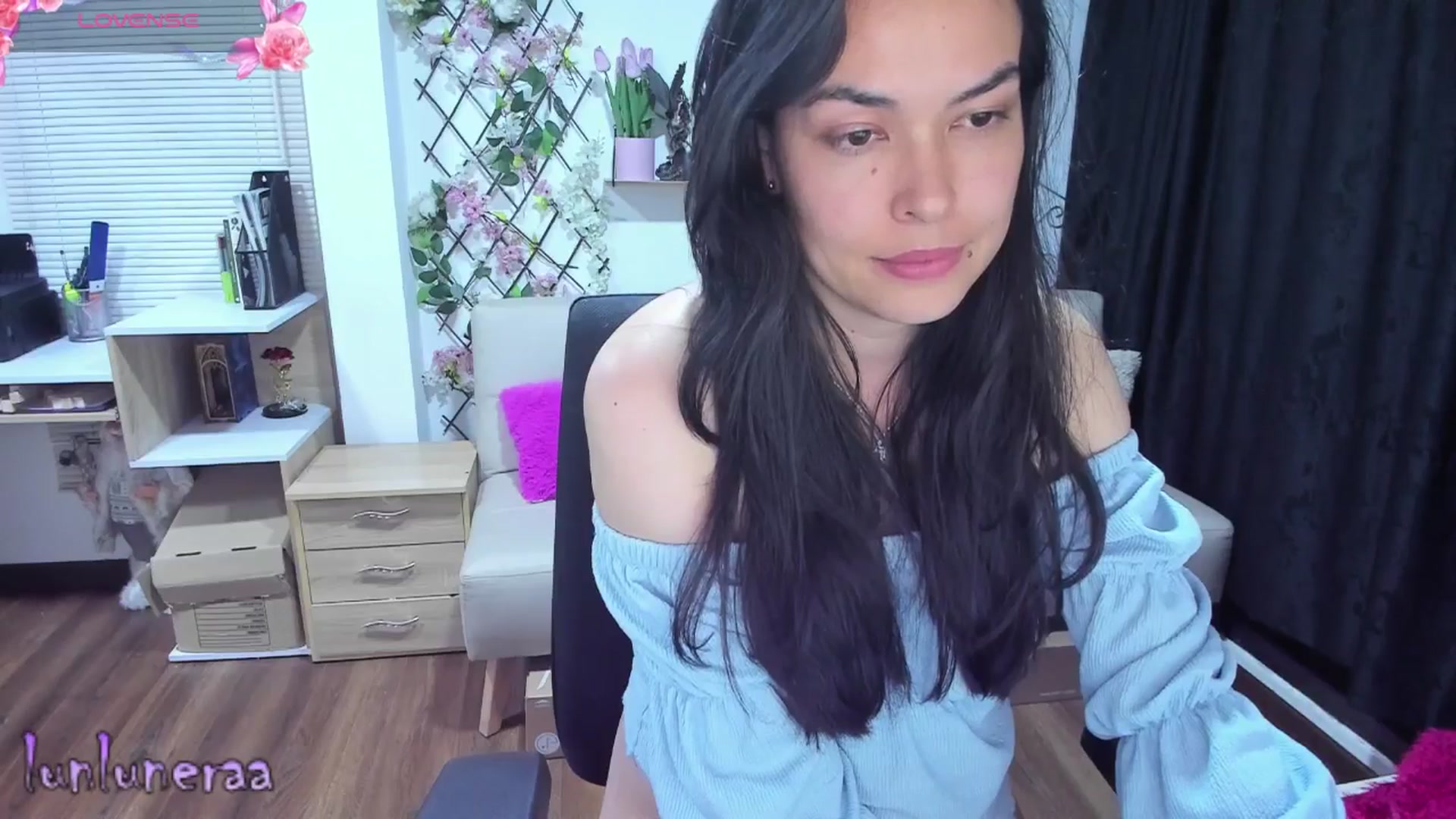 Gallery image thumbnail from LunaLuneraa's myfreecams stream on, 06/24/2025, 09:11 image 12 of 20