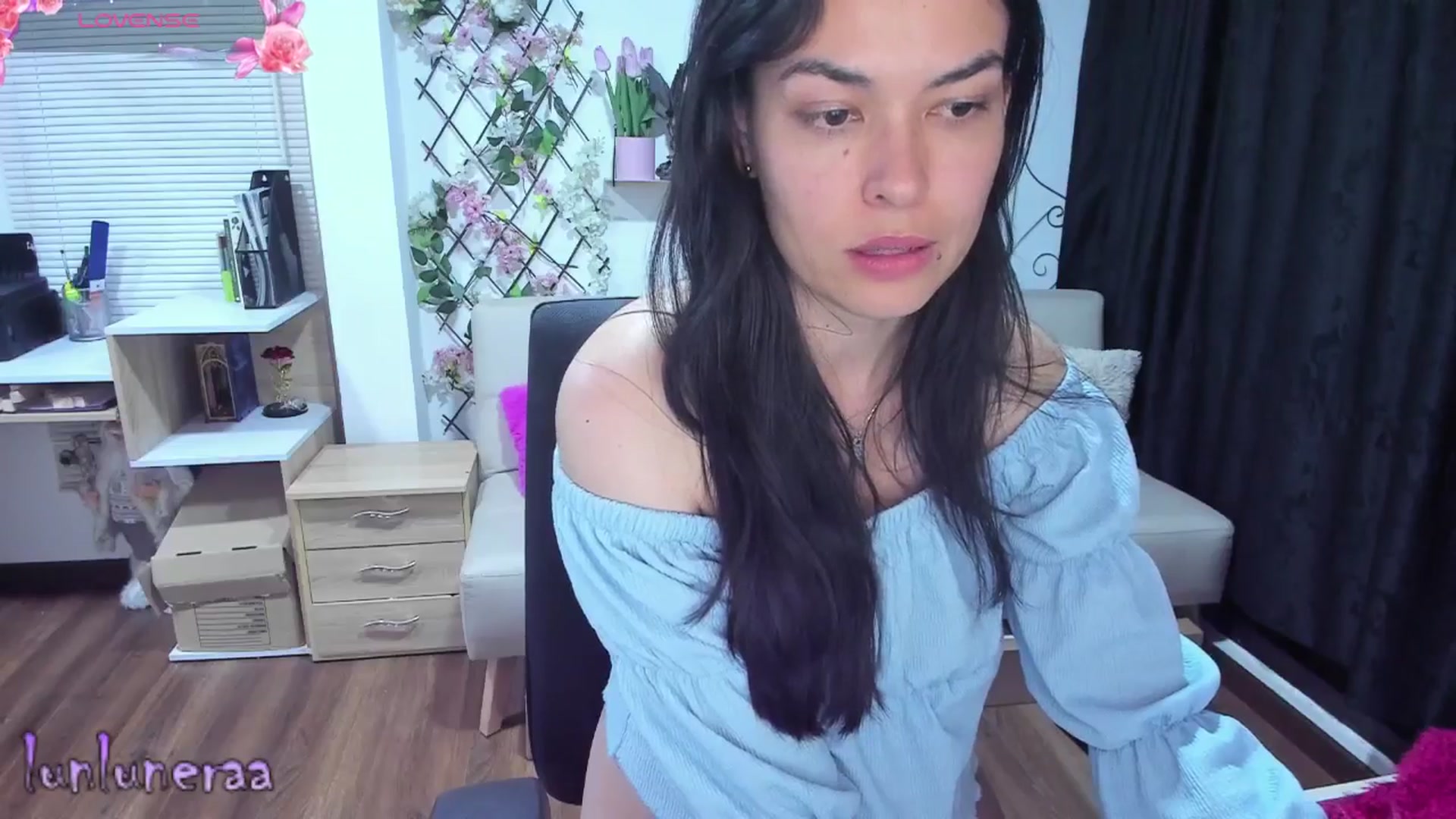 Gallery image thumbnail from LunaLuneraa's myfreecams stream on, 06/24/2025, 10:15 image 10 of 20