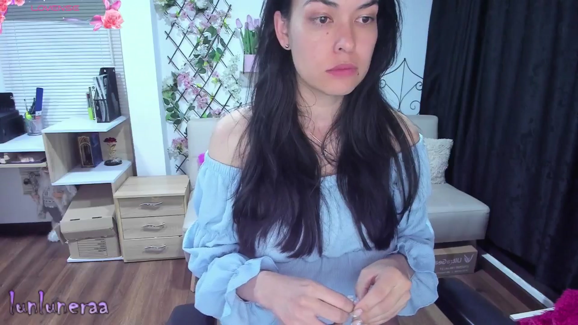 Gallery image thumbnail from LunaLuneraa's myfreecams stream on, 06/24/2025, 10:15 image 4 of 20