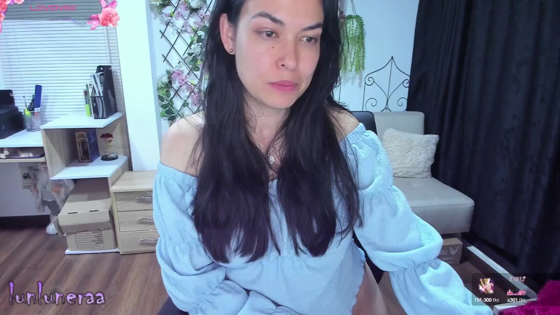 Gallery image thumbnail from LunaLuneraa's myfreecams stream on, 06/24/2025, 10:15 image 5 of 20