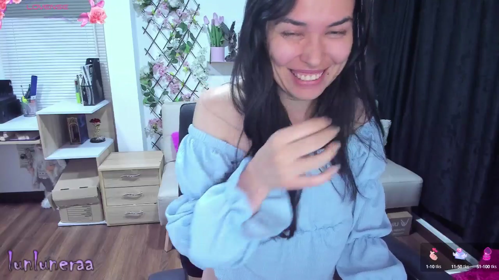 Gallery image thumbnail from LunaLuneraa's myfreecams stream on, 06/24/2025, 10:15 image 11 of 20