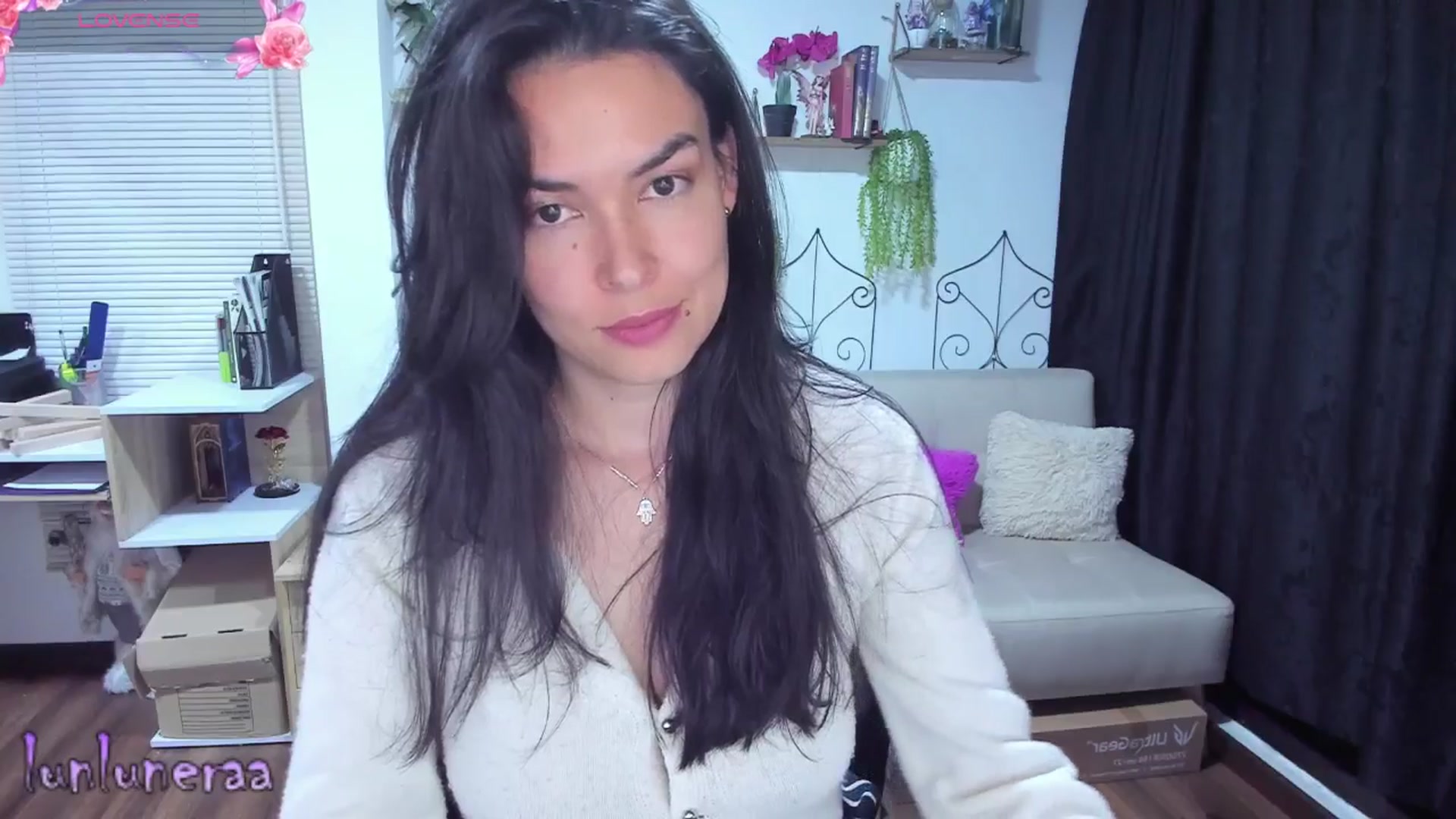Gallery image thumbnail from LunaLuneraa's myfreecams stream on, 06/25/2025, 06:13 image 14 of 20