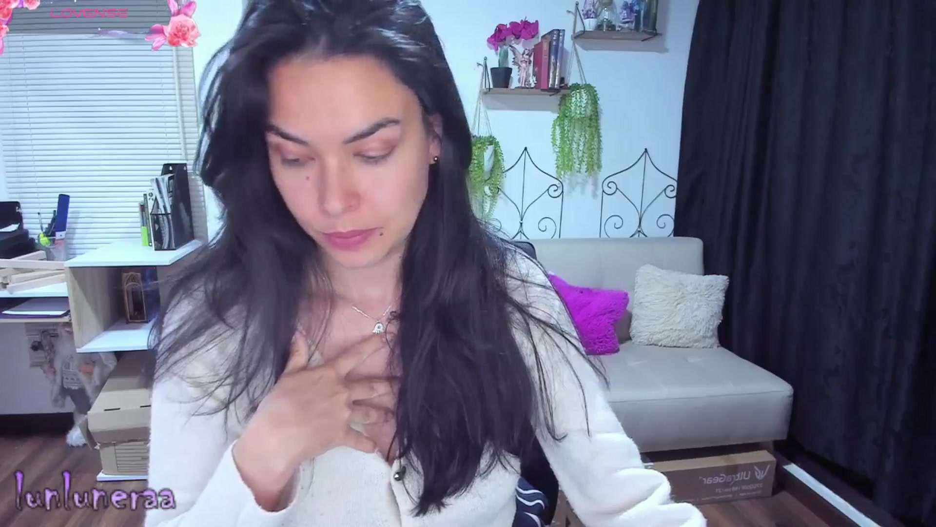 Gallery image thumbnail from LunaLuneraa's myfreecams stream on, 06/25/2025, 06:13 image 13 of 20