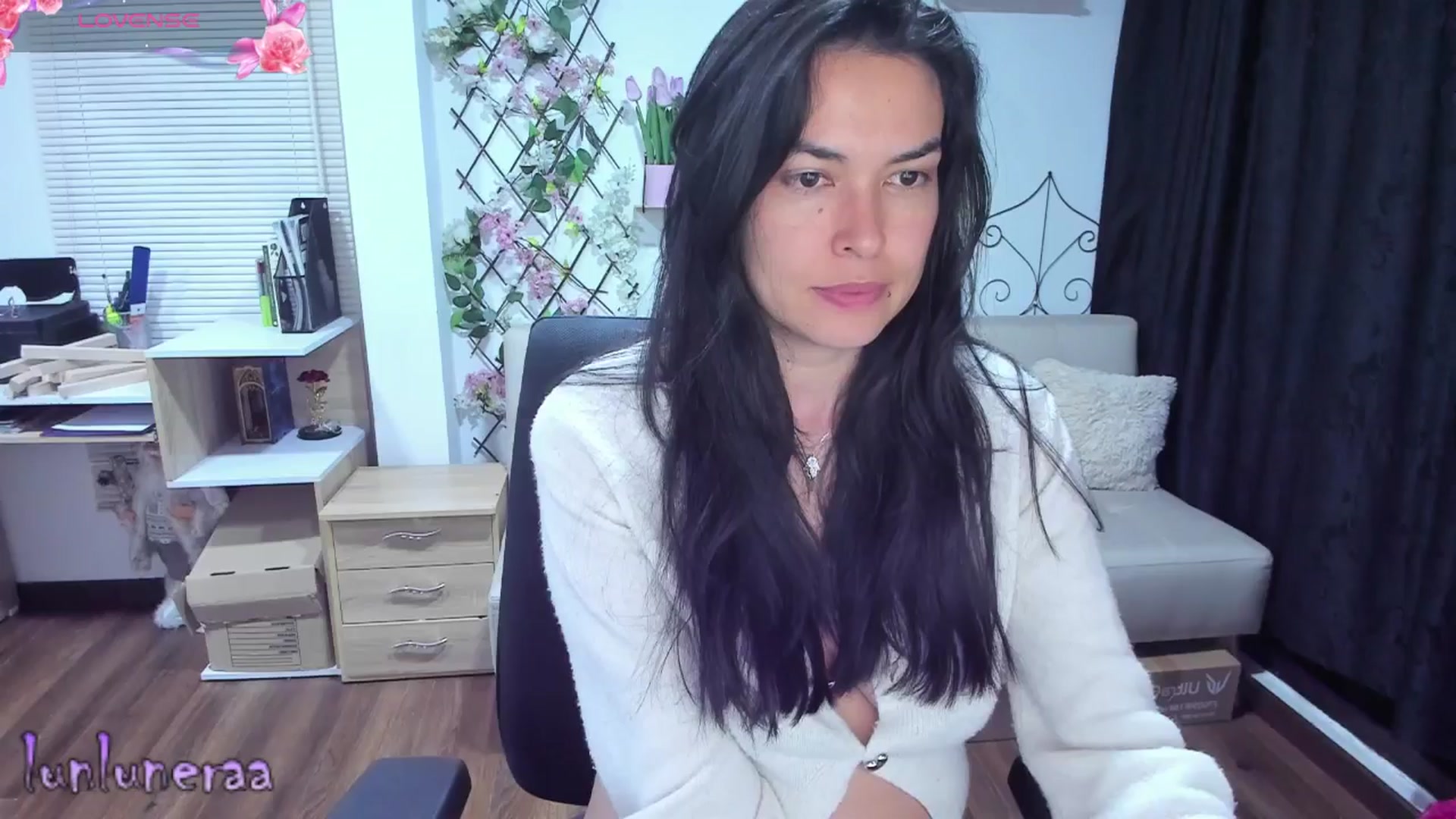 Gallery image thumbnail from LunaLuneraa's myfreecams stream on, 06/25/2025, 09:10 image 1 of 20