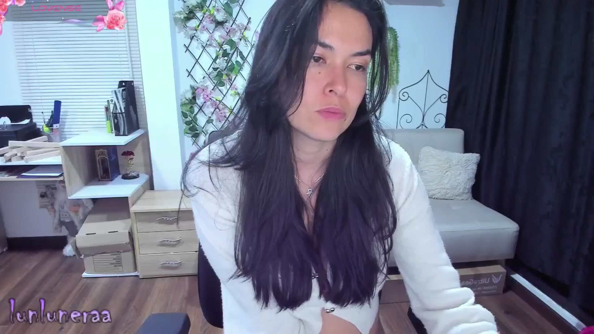 Gallery image thumbnail from LunaLuneraa's myfreecams stream on, 06/25/2025, 09:10 image 3 of 20