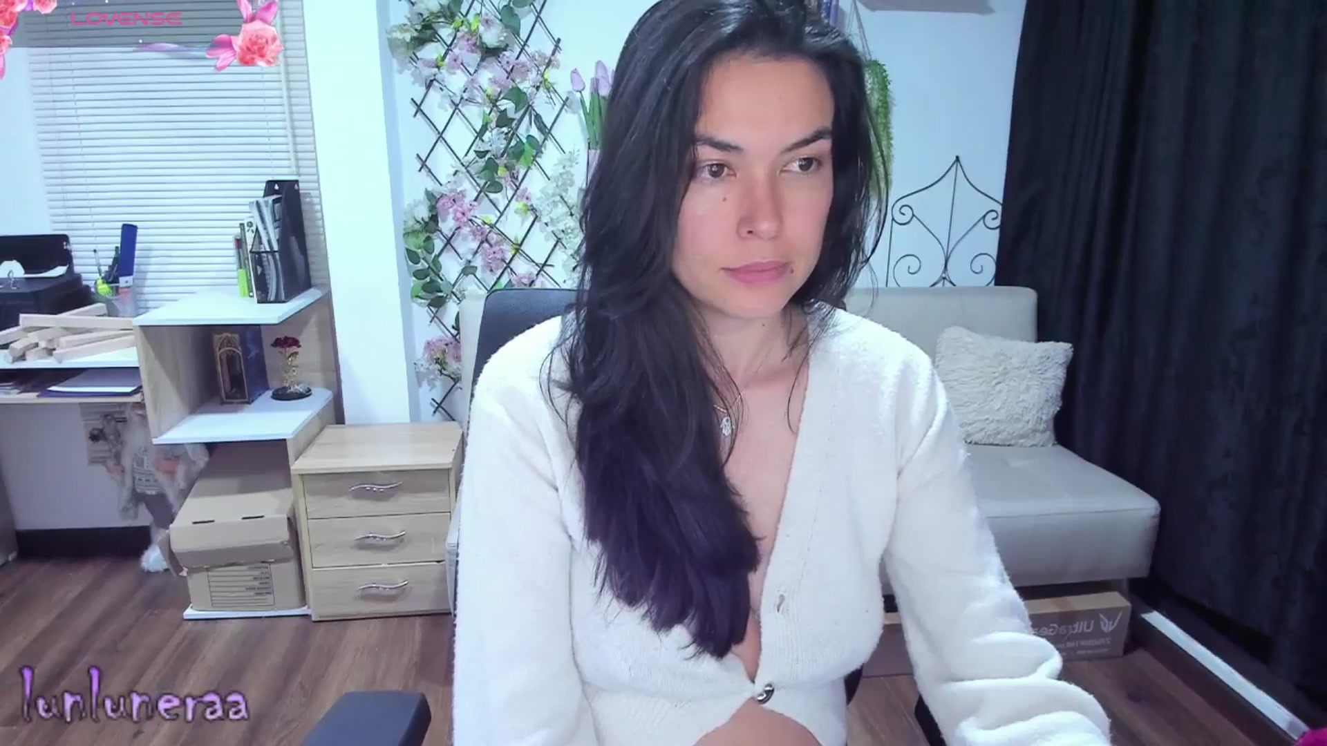 Gallery image thumbnail from LunaLuneraa's myfreecams stream on, 06/25/2025, 09:10 image 15 of 20