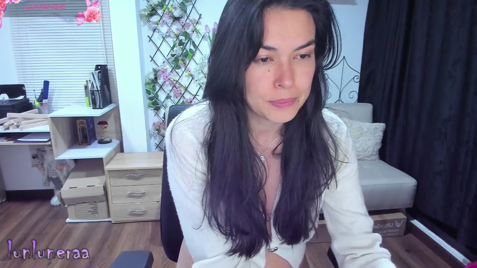 Gallery image thumbnail from LunaLuneraa's myfreecams stream on, 06/25/2025, 09:10 image 8 of 20