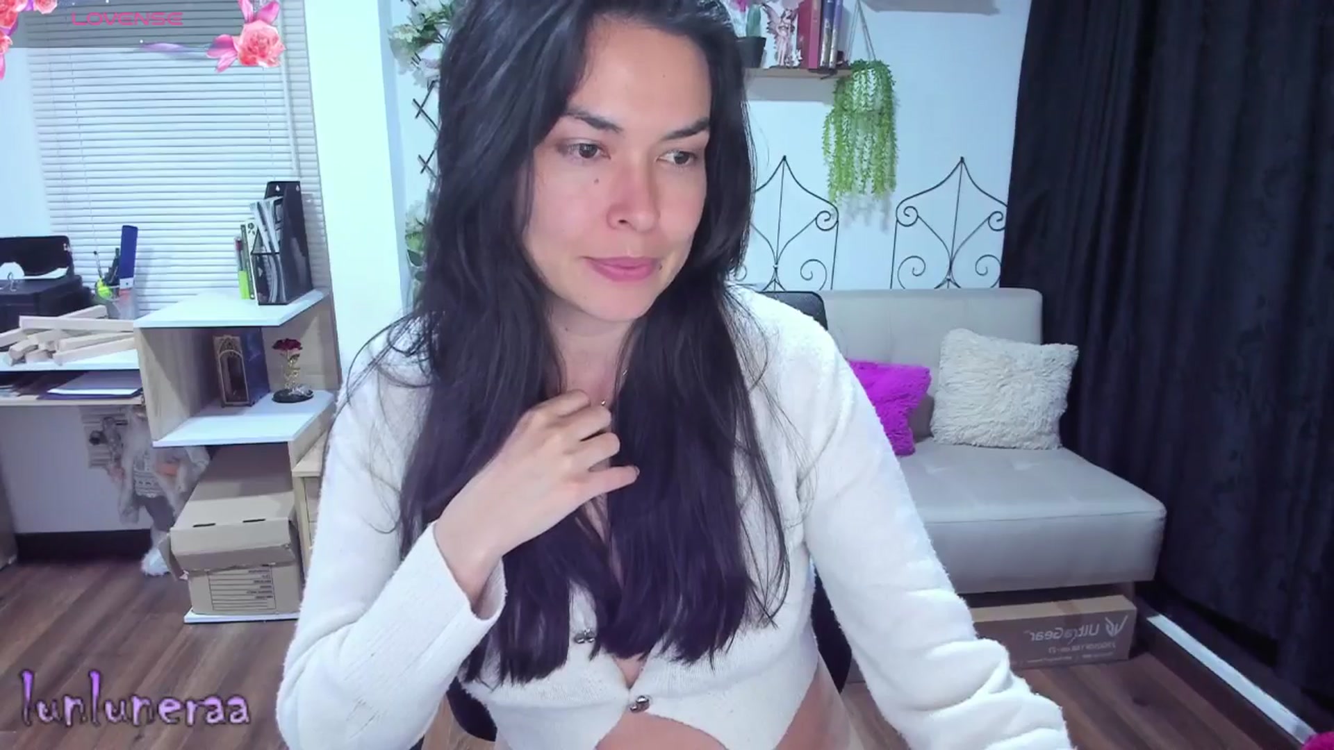 Gallery image thumbnail from LunaLuneraa's myfreecams stream on, 06/25/2025, 09:10 image 5 of 20
