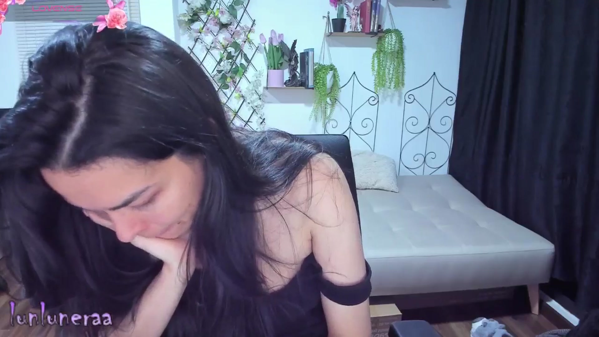 Gallery image thumbnail from LunaLuneraa's myfreecams stream on, 06/26/2025, 10:05 image 11 of 20