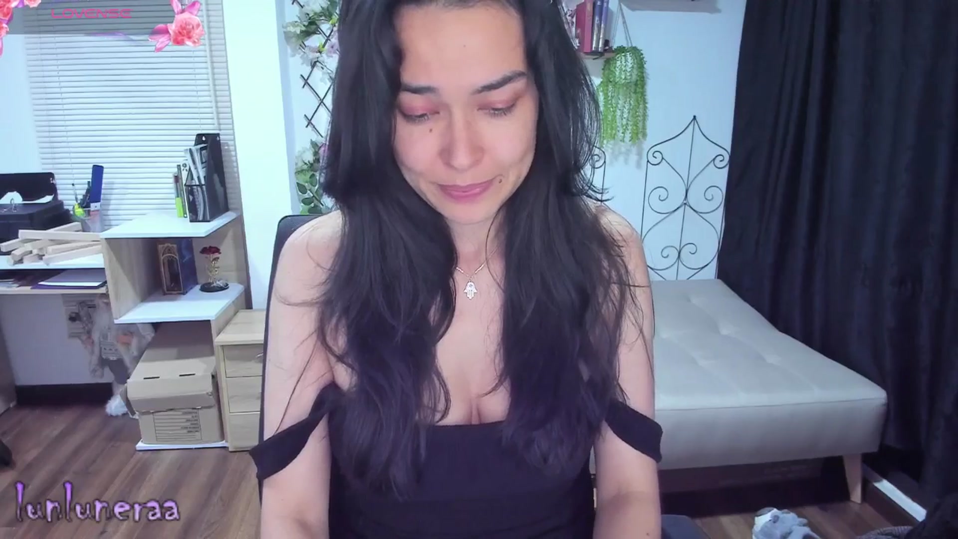 Gallery image thumbnail from LunaLuneraa's myfreecams stream on, 06/26/2025, 10:05 image 10 of 20