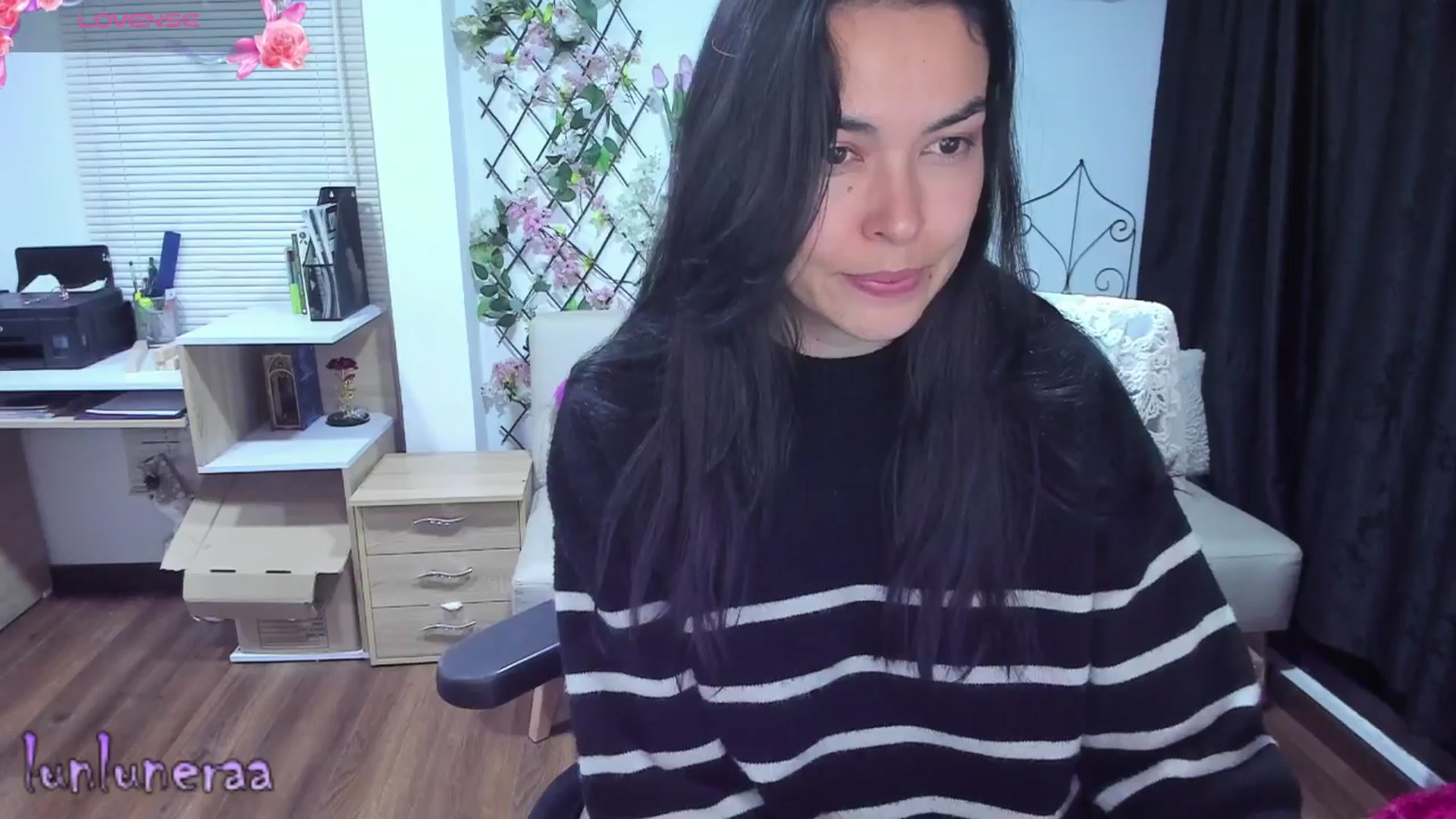 Gallery image thumbnail from LunaLuneraa's myfreecams stream on, 06/27/2025, 06:44 image 20 of 20