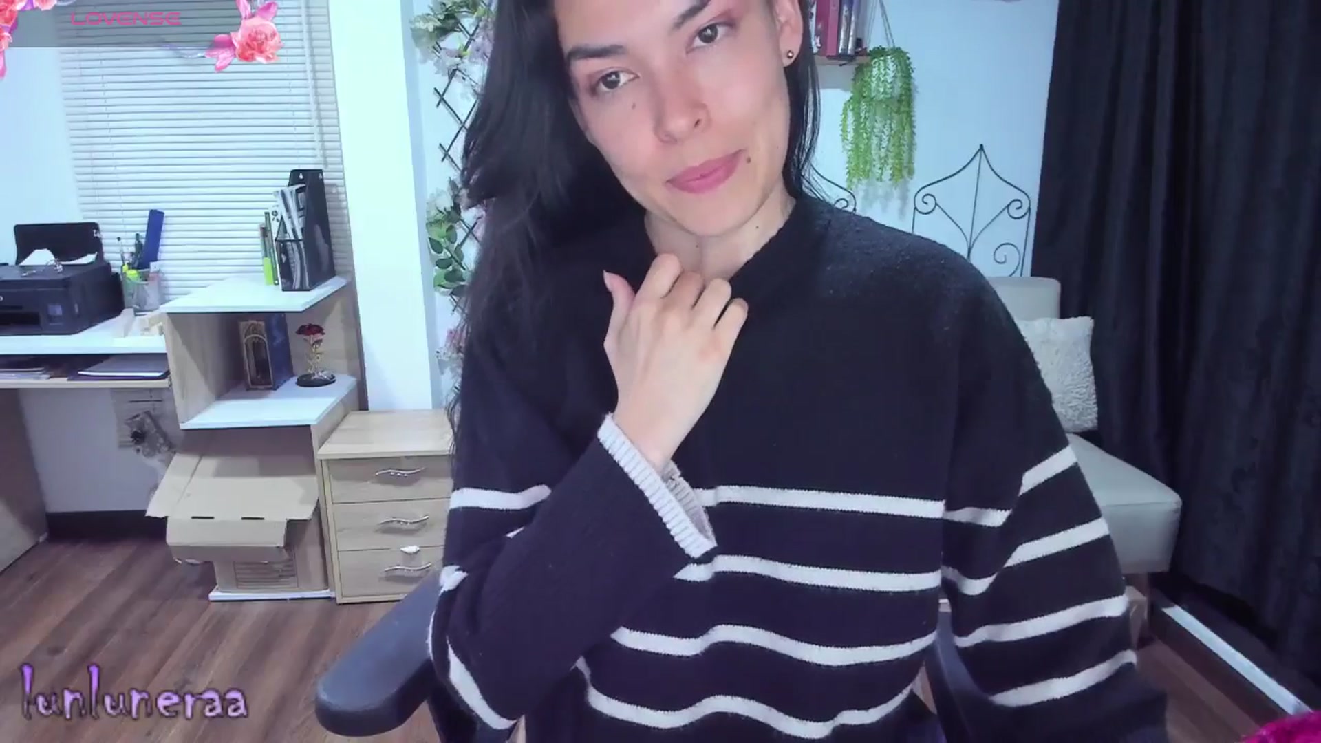 Gallery image thumbnail from LunaLuneraa's myfreecams stream on, 06/27/2025, 06:44 image 17 of 20