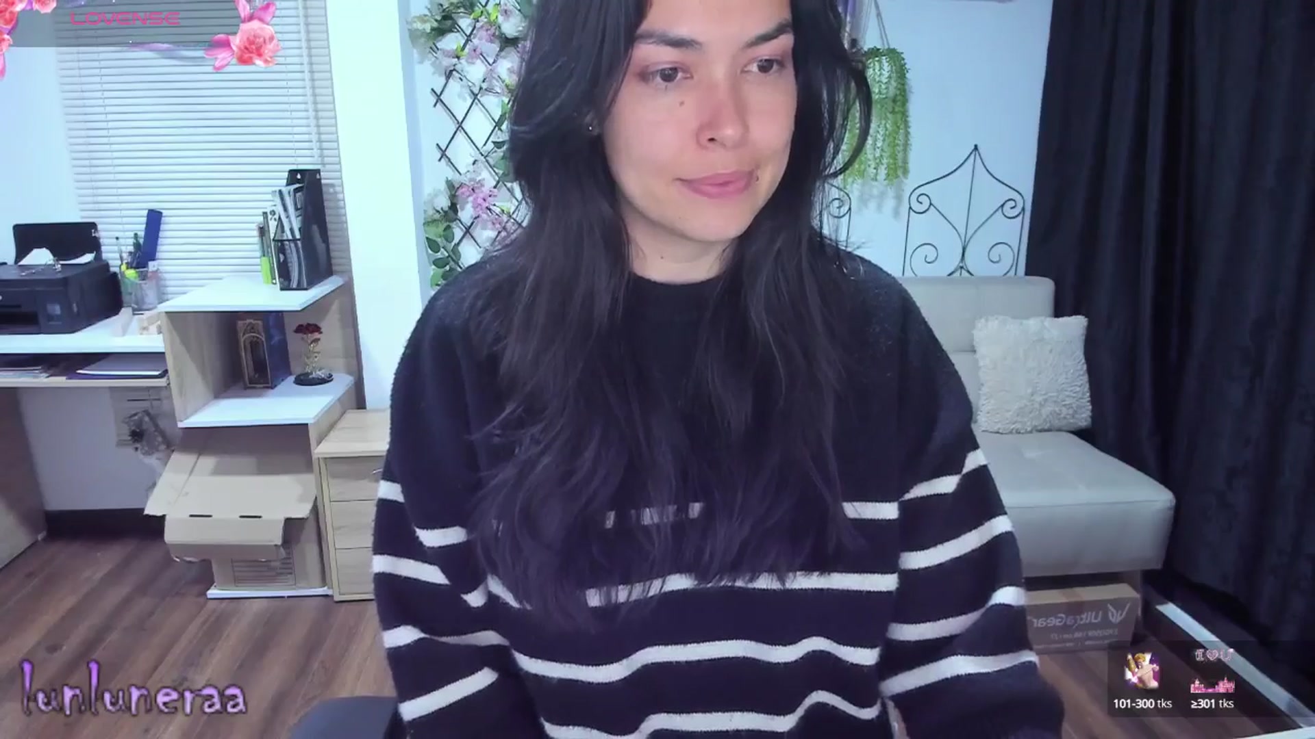 Gallery image thumbnail from LunaLuneraa's myfreecams stream on, 06/27/2025, 08:23 image 13 of 20
