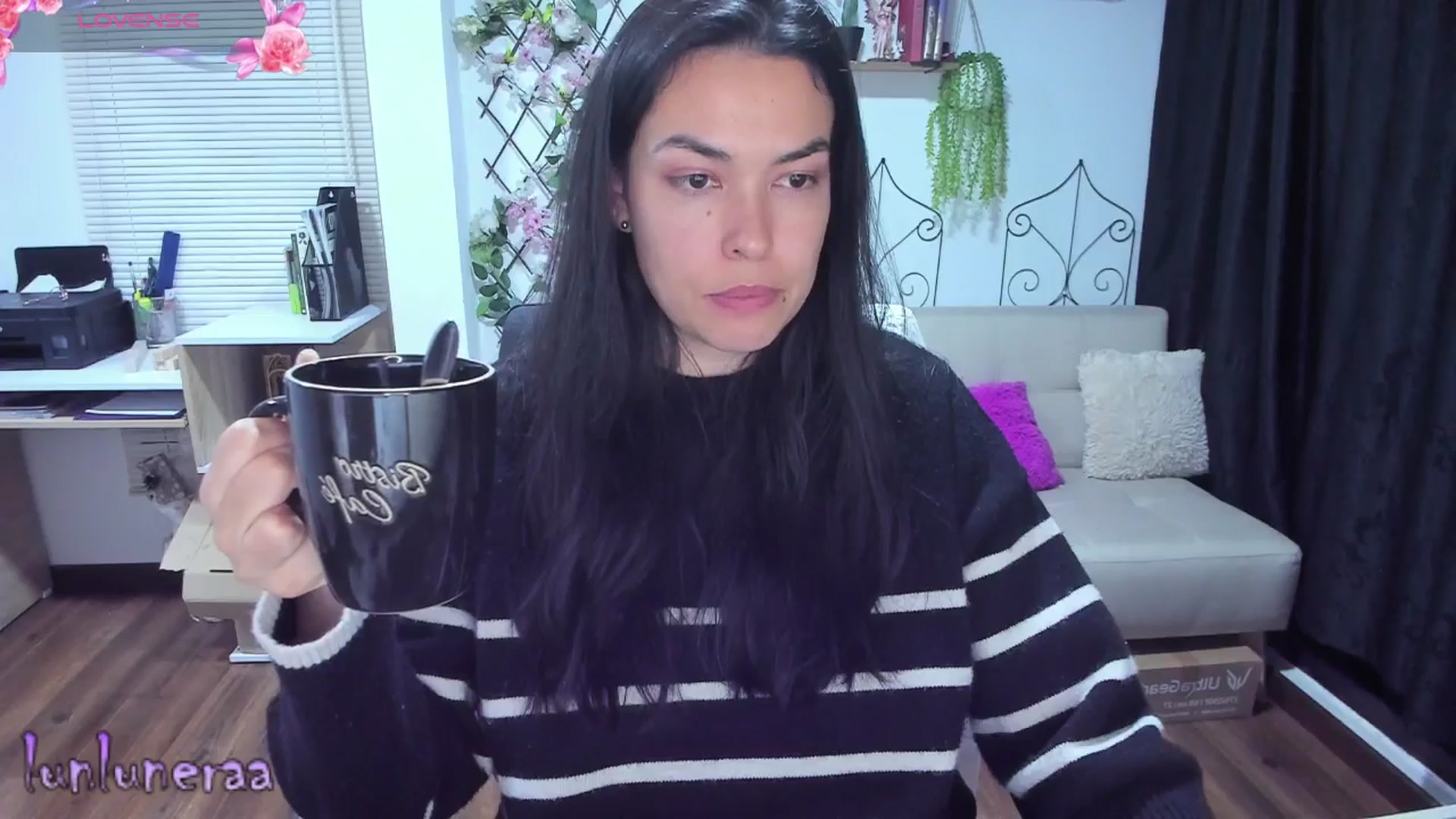 Gallery image thumbnail from LunaLuneraa's myfreecams stream on, 06/27/2025, 08:23 image 5 of 20