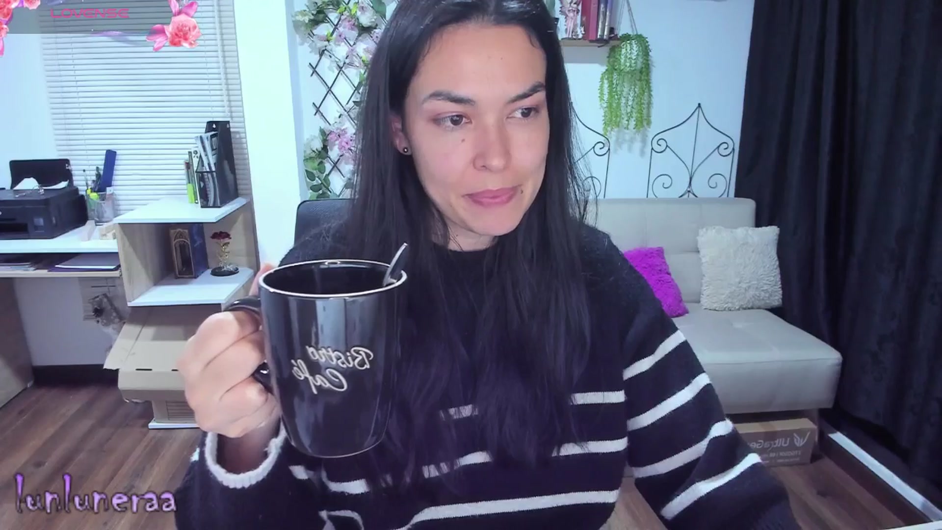 Gallery image thumbnail from LunaLuneraa's myfreecams stream on, 06/27/2025, 08:23 image 4 of 20