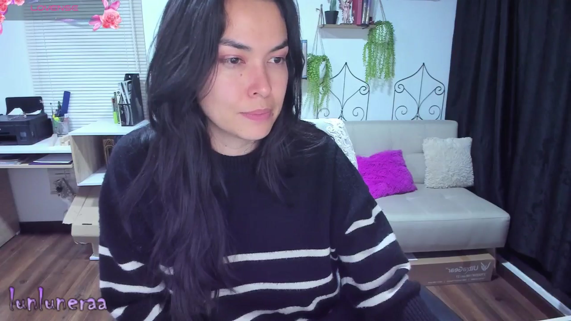 Gallery image thumbnail from LunaLuneraa's myfreecams stream on, 06/27/2025, 08:23 image 19 of 20