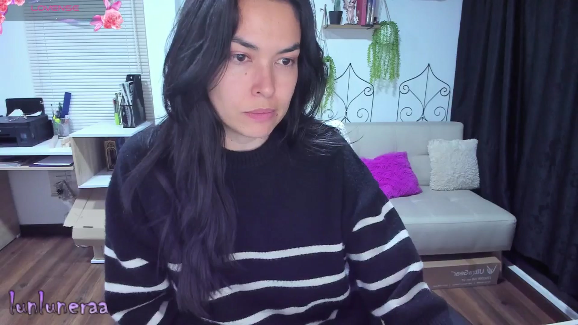 Gallery image thumbnail from LunaLuneraa's myfreecams stream on, 06/27/2025, 08:23 image 17 of 20