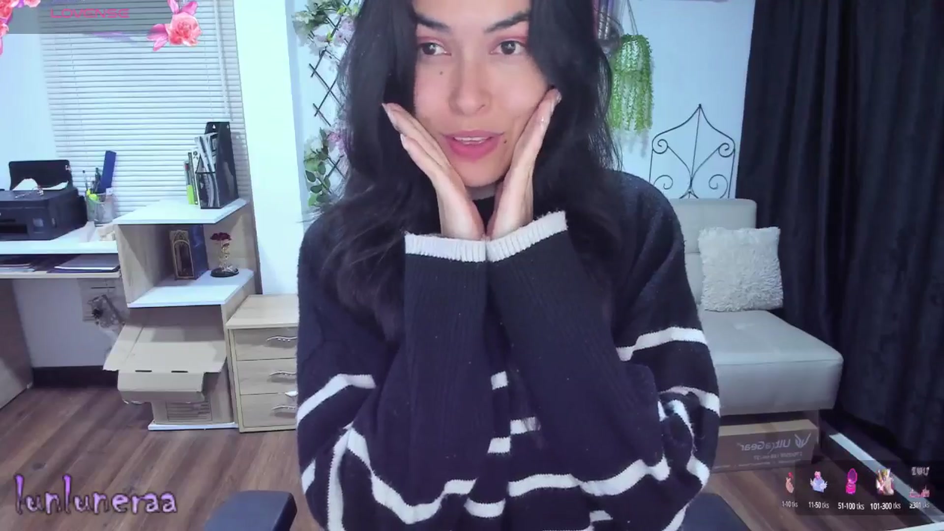 Gallery image thumbnail from LunaLuneraa's myfreecams stream on, 06/27/2025, 09:29 image 8 of 20