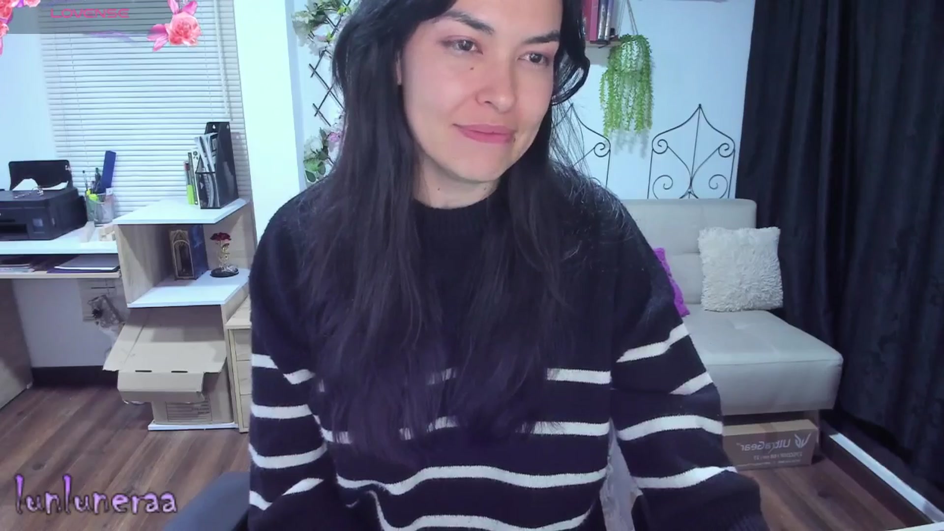 Gallery image thumbnail from LunaLuneraa's myfreecams stream on, 06/27/2025, 09:29 image 13 of 20
