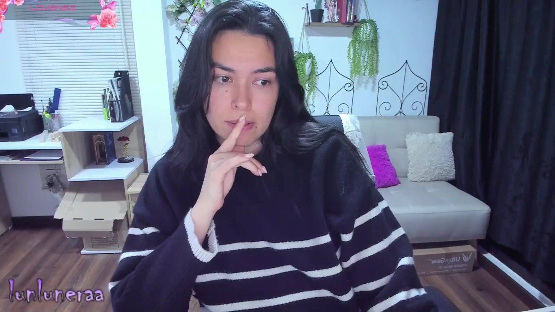 Gallery image thumbnail from LunaLuneraa's myfreecams stream on, 06/27/2025, 10:14 image 9 of 20