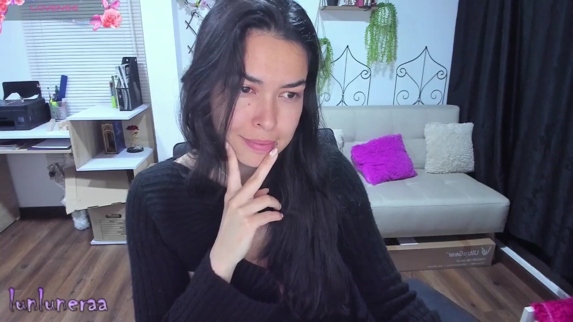 Gallery image thumbnail from LunaLuneraa's myfreecams stream on, 06/28/2025, 08:19 image 20 of 20