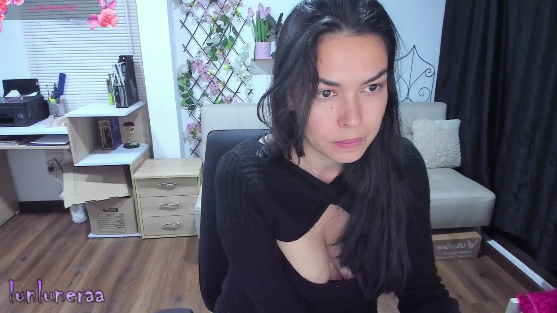 Gallery image thumbnail from LunaLuneraa's myfreecams stream on, 06/28/2025, 08:19 image 16 of 20