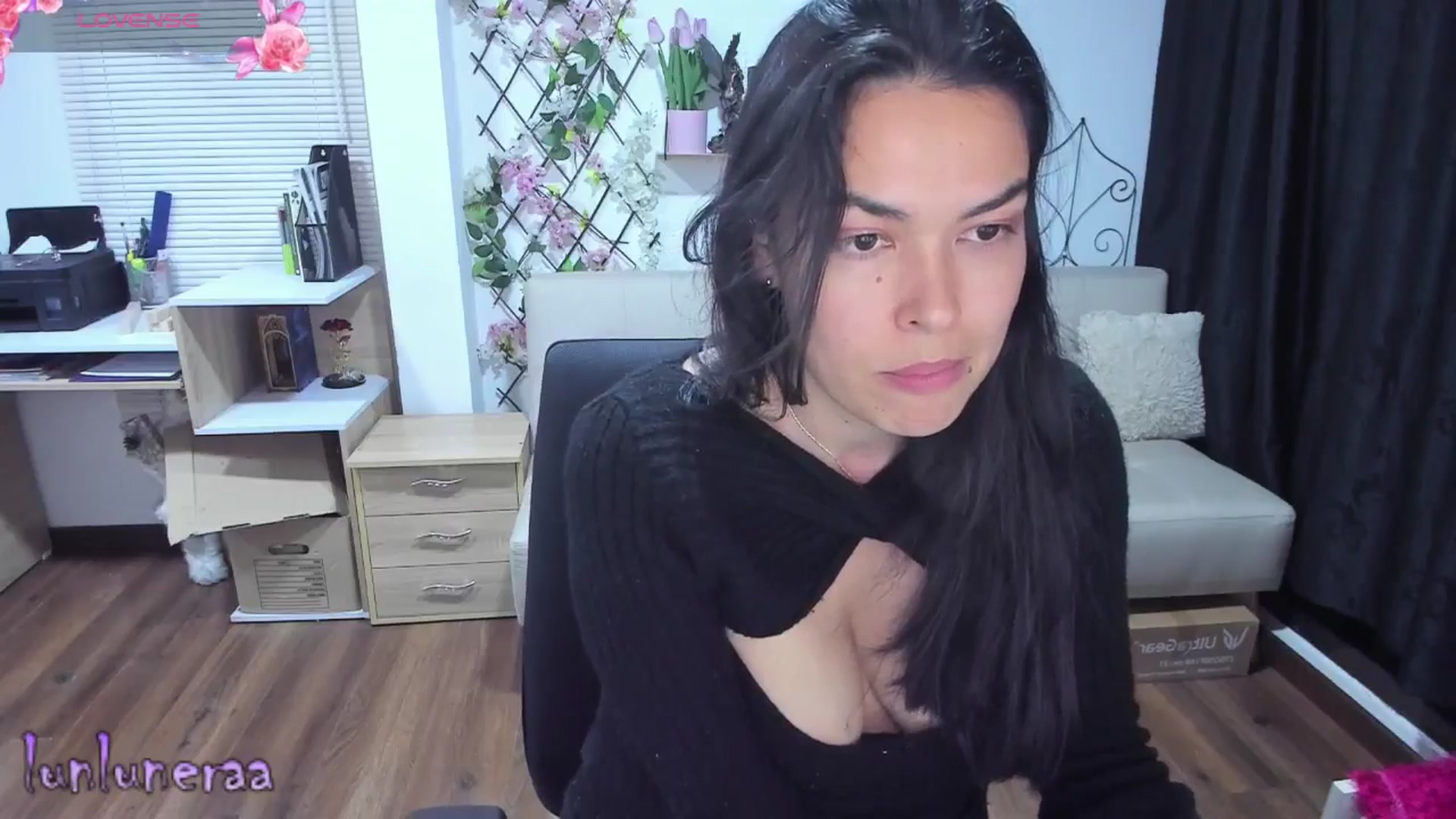 Gallery image thumbnail from LunaLuneraa's myfreecams stream on, 06/28/2025, 08:19 image 15 of 20