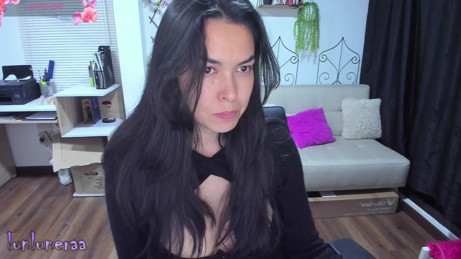 Gallery image thumbnail from LunaLuneraa's myfreecams stream on, 06/28/2025, 08:19 image 9 of 20