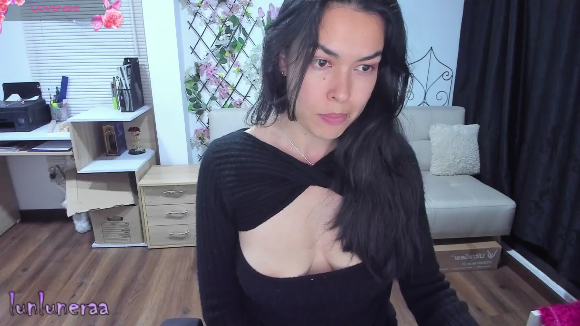 Gallery image thumbnail from LunaLuneraa's myfreecams stream on, 06/28/2025, 08:19 image 14 of 20