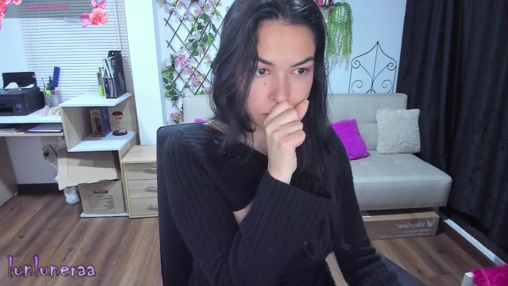 Gallery image thumbnail from LunaLuneraa's myfreecams stream on, 06/28/2025, 08:19 image 19 of 20