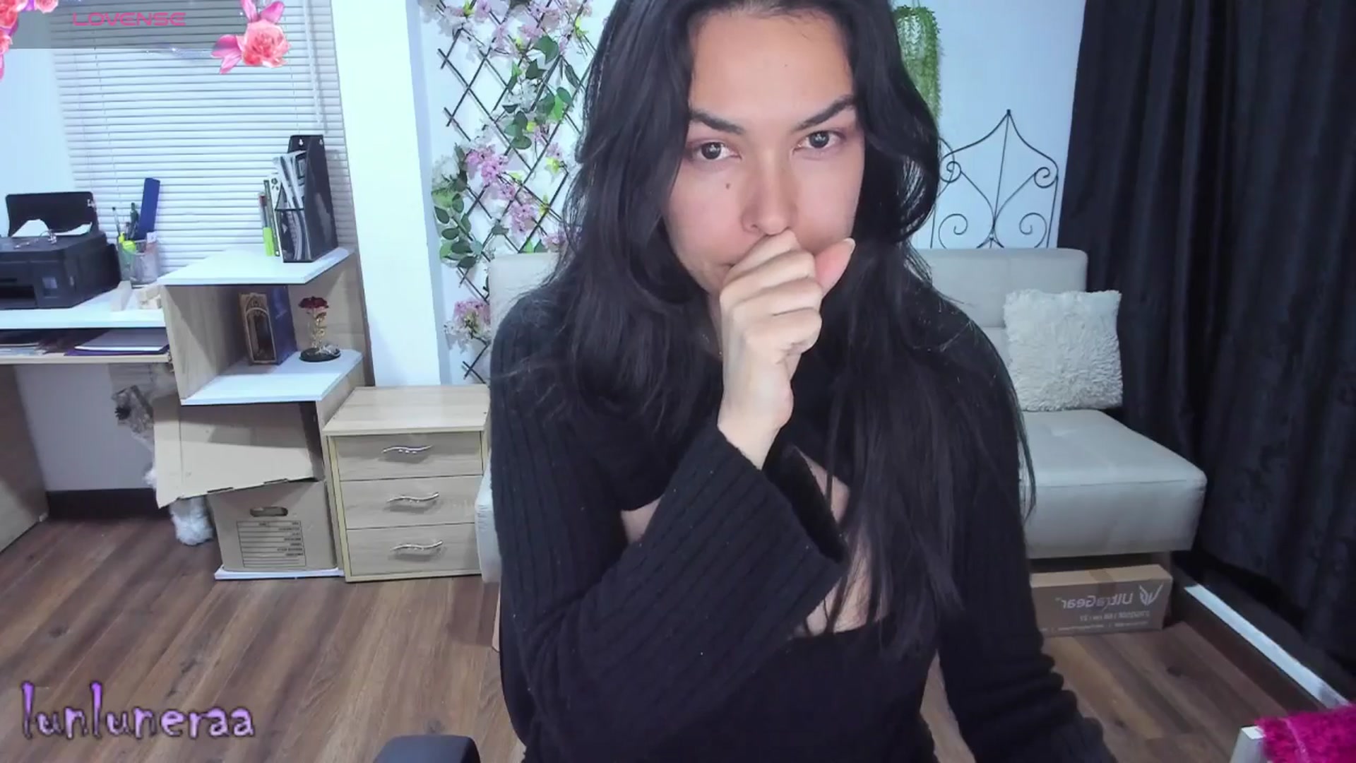 Gallery image thumbnail from LunaLuneraa's myfreecams stream on, 06/28/2025, 08:19 image 13 of 20