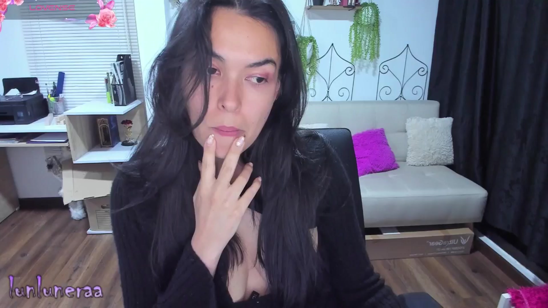 Gallery image thumbnail from LunaLuneraa's myfreecams stream on, 06/28/2025, 08:19 image 1 of 20