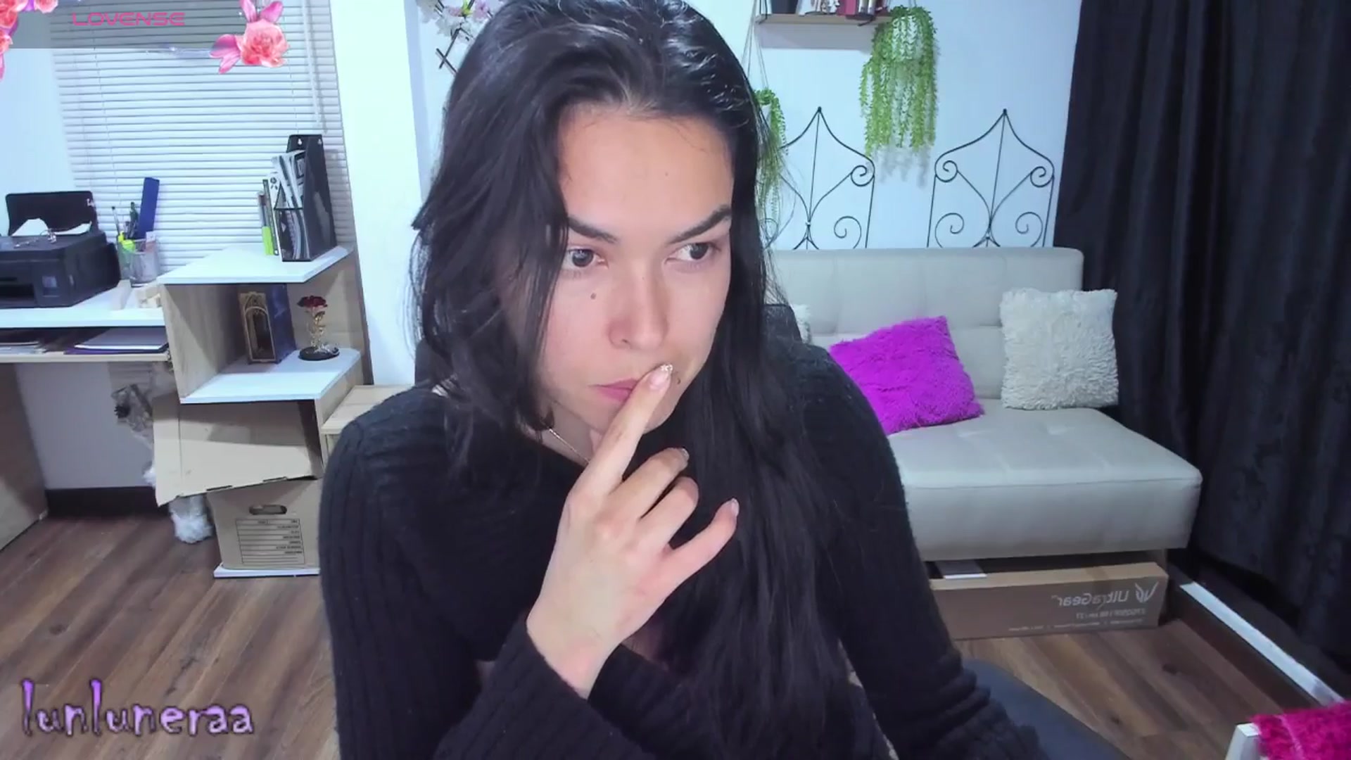 Gallery image thumbnail from LunaLuneraa's myfreecams stream on, 06/28/2025, 08:19 image 18 of 20