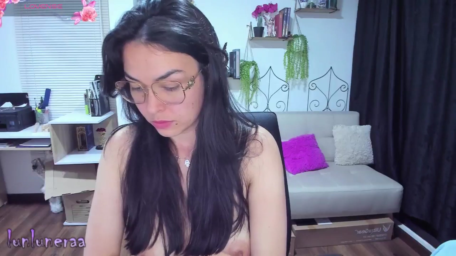 Gallery image thumbnail from LunaLuneraa's myfreecams stream on, 06/29/2025, 08:08 image 7 of 20
