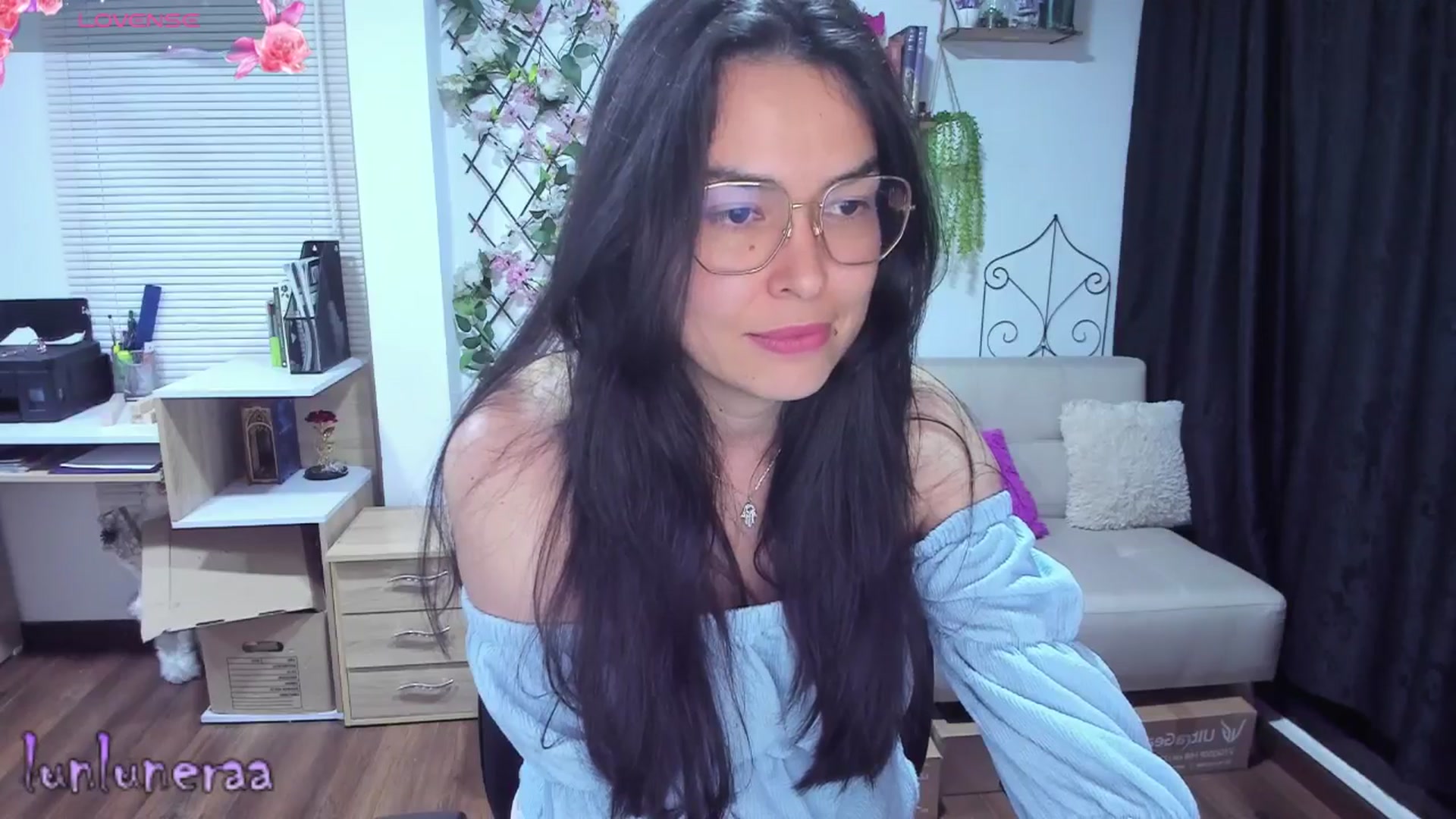 Gallery image thumbnail from LunaLuneraa's myfreecams stream on, 06/29/2025, 09:30 image 8 of 20