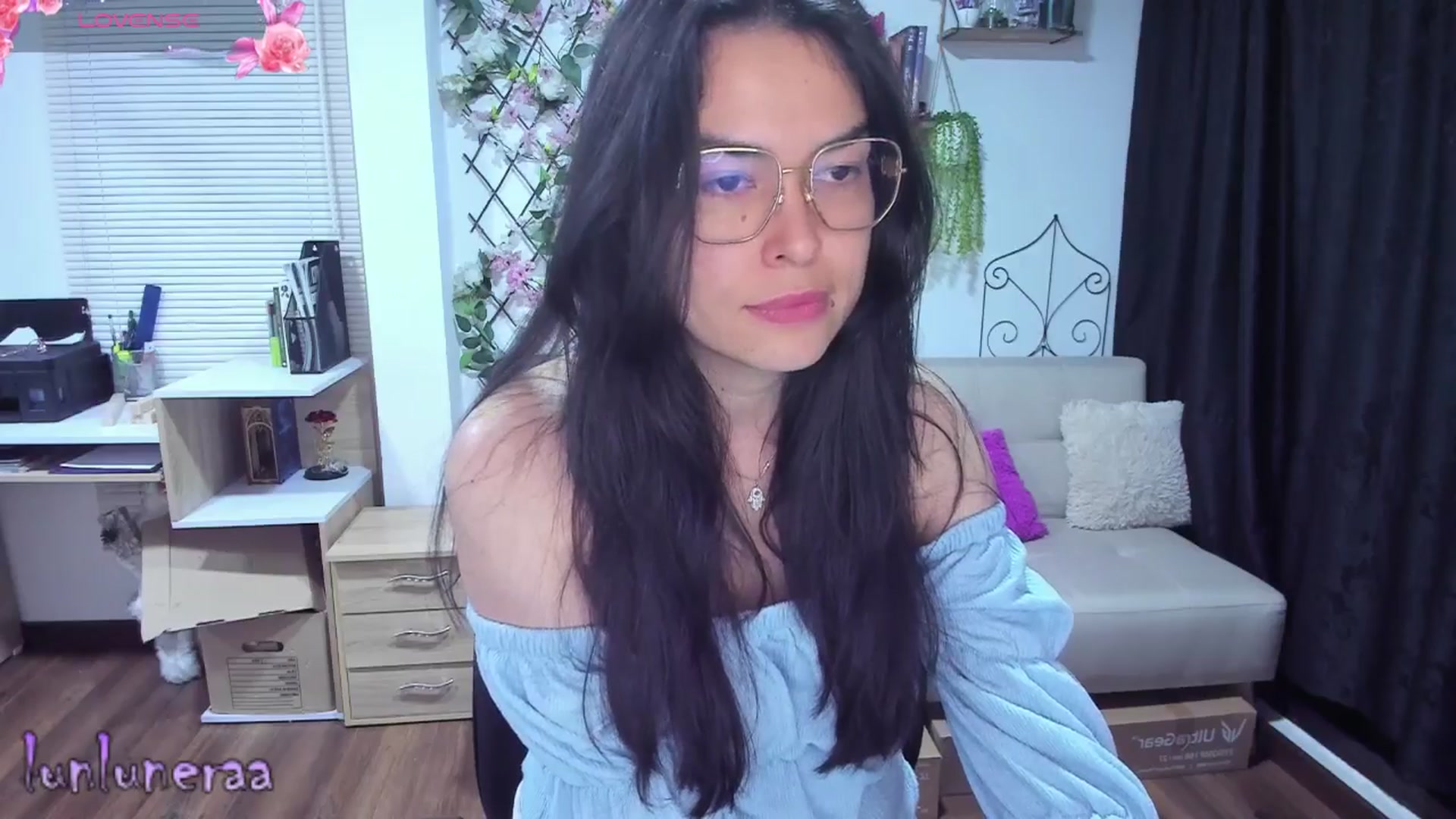 Gallery image thumbnail from LunaLuneraa's myfreecams stream on, 06/29/2025, 09:30 image 6 of 20
