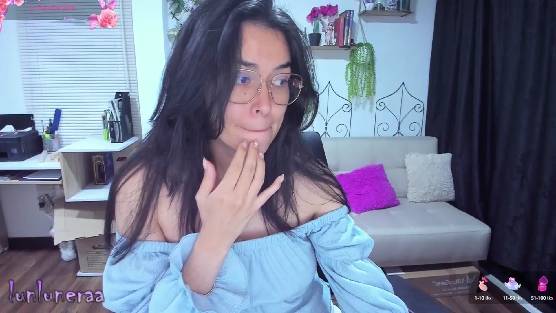 Gallery image thumbnail from LunaLuneraa's myfreecams stream on, 06/29/2025, 09:30 image 15 of 20