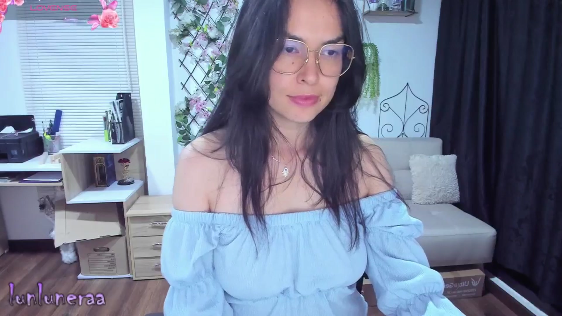 Gallery image thumbnail from LunaLuneraa's myfreecams stream on, 06/29/2025, 09:30 image 20 of 20