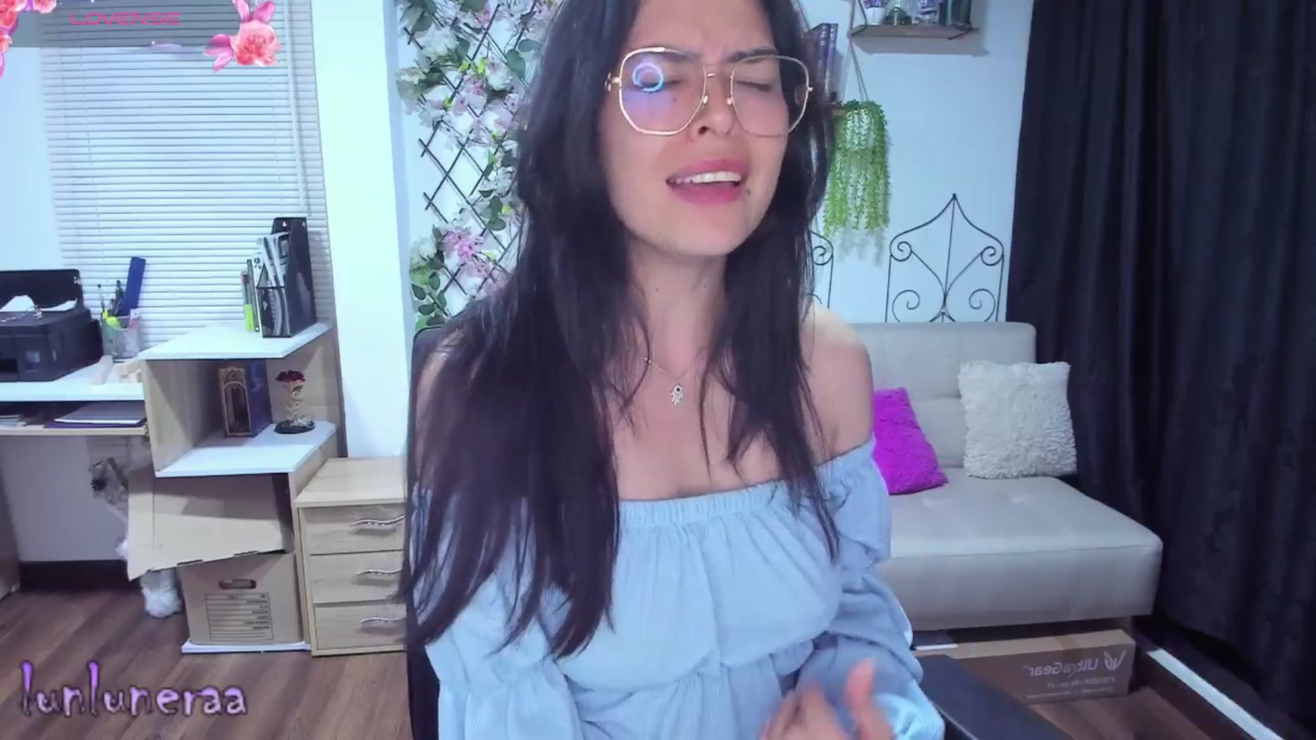 Gallery image thumbnail from LunaLuneraa's myfreecams stream on, 06/29/2025, 09:30 image 4 of 20