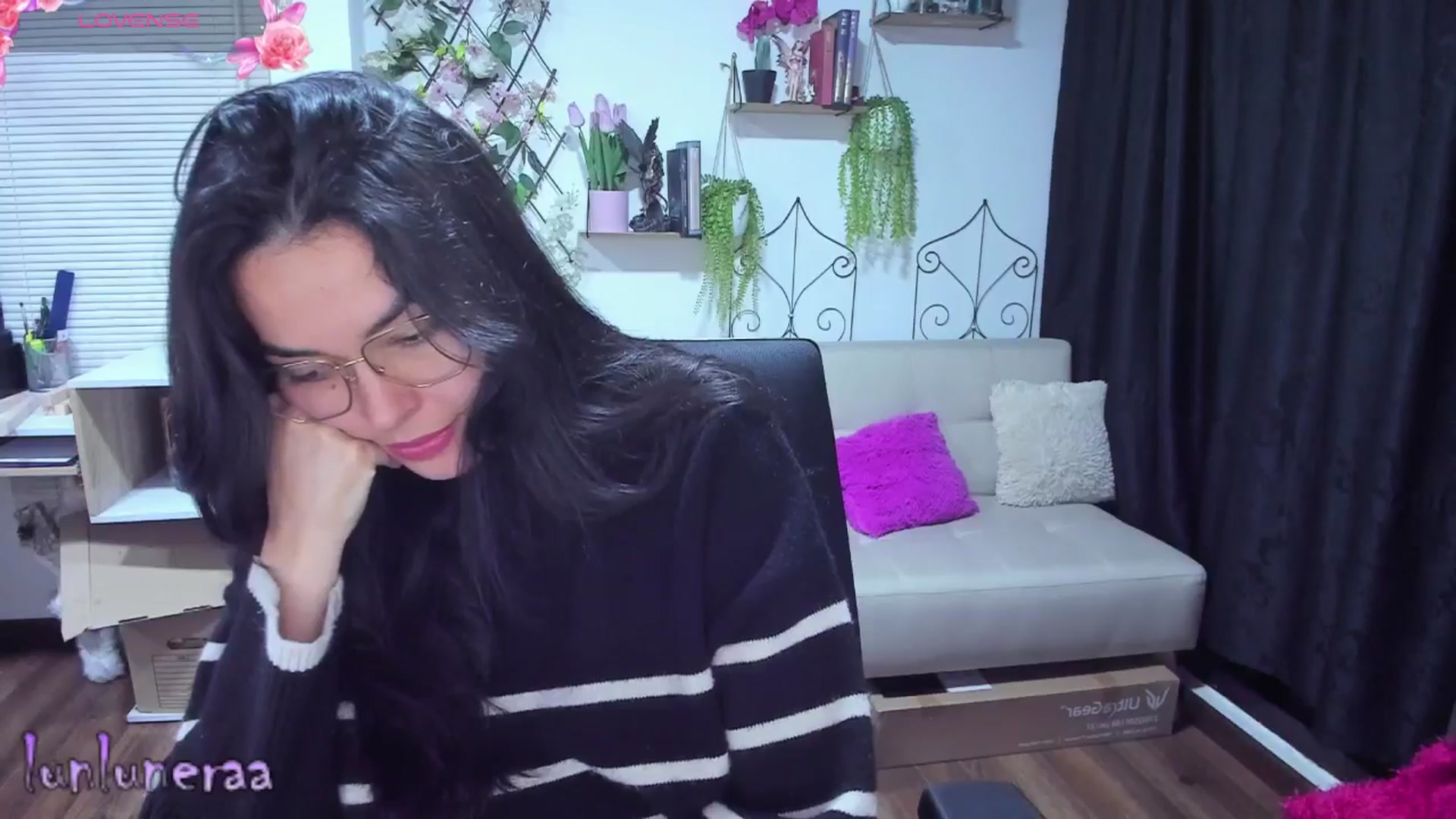 Gallery image thumbnail from LunaLuneraa's myfreecams stream on, 06/30/2025, 09:02 image 5 of 20
