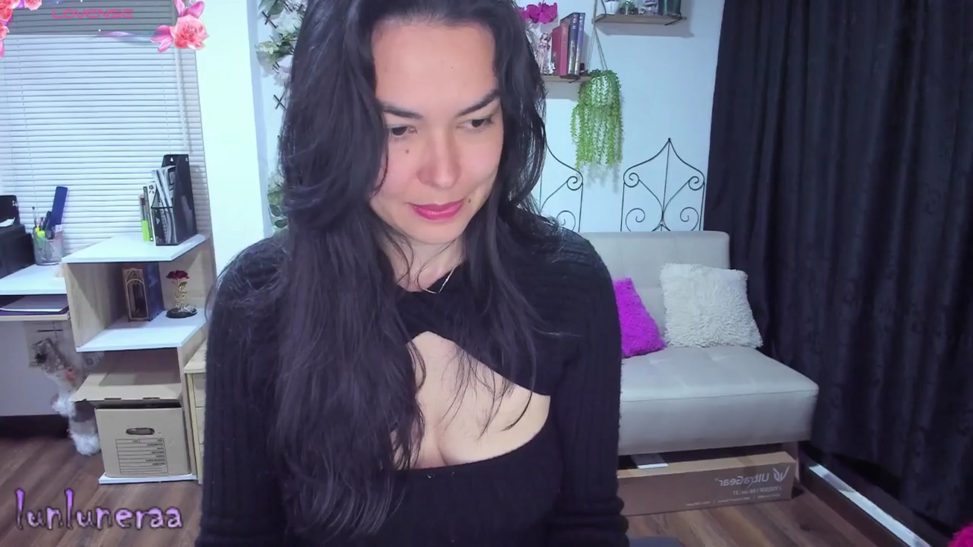 Gallery image thumbnail from LunaLuneraa's myfreecams stream on, 07/02/2025, 07:06 image 11 of 20